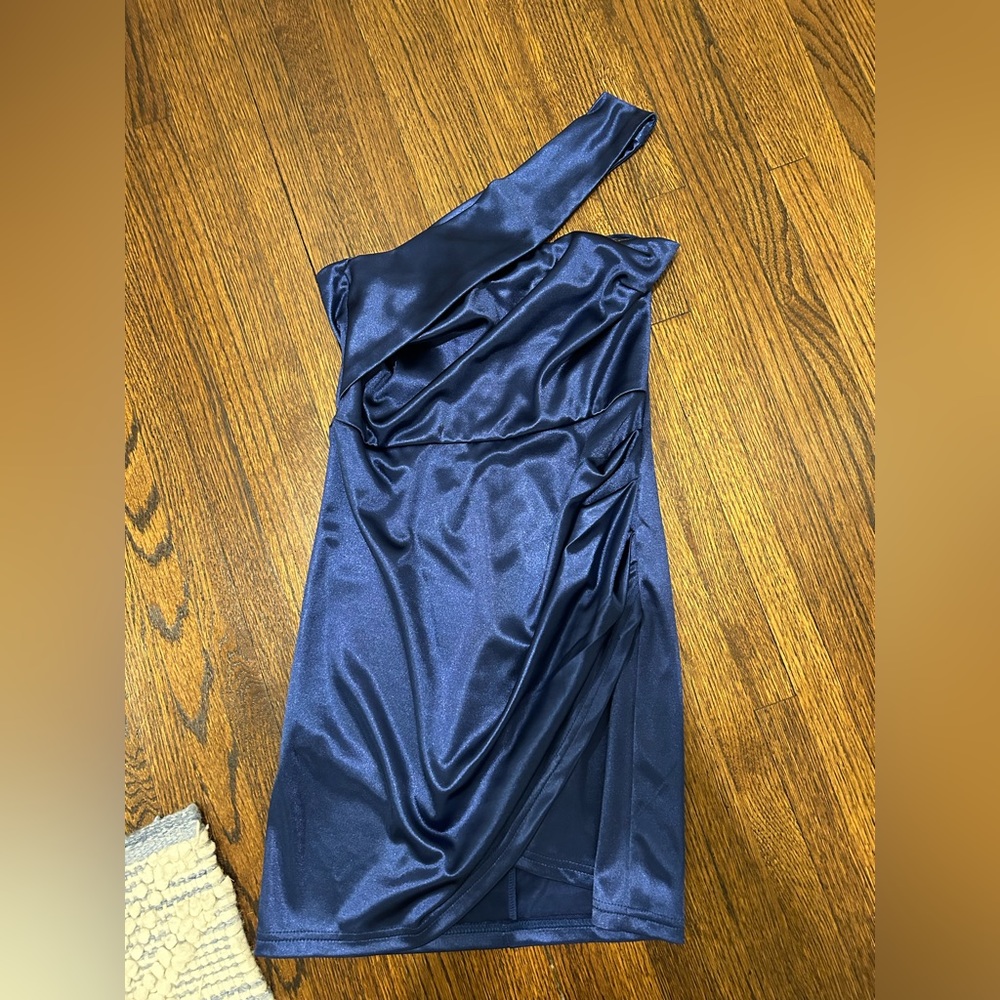 Hemline dresss never worn